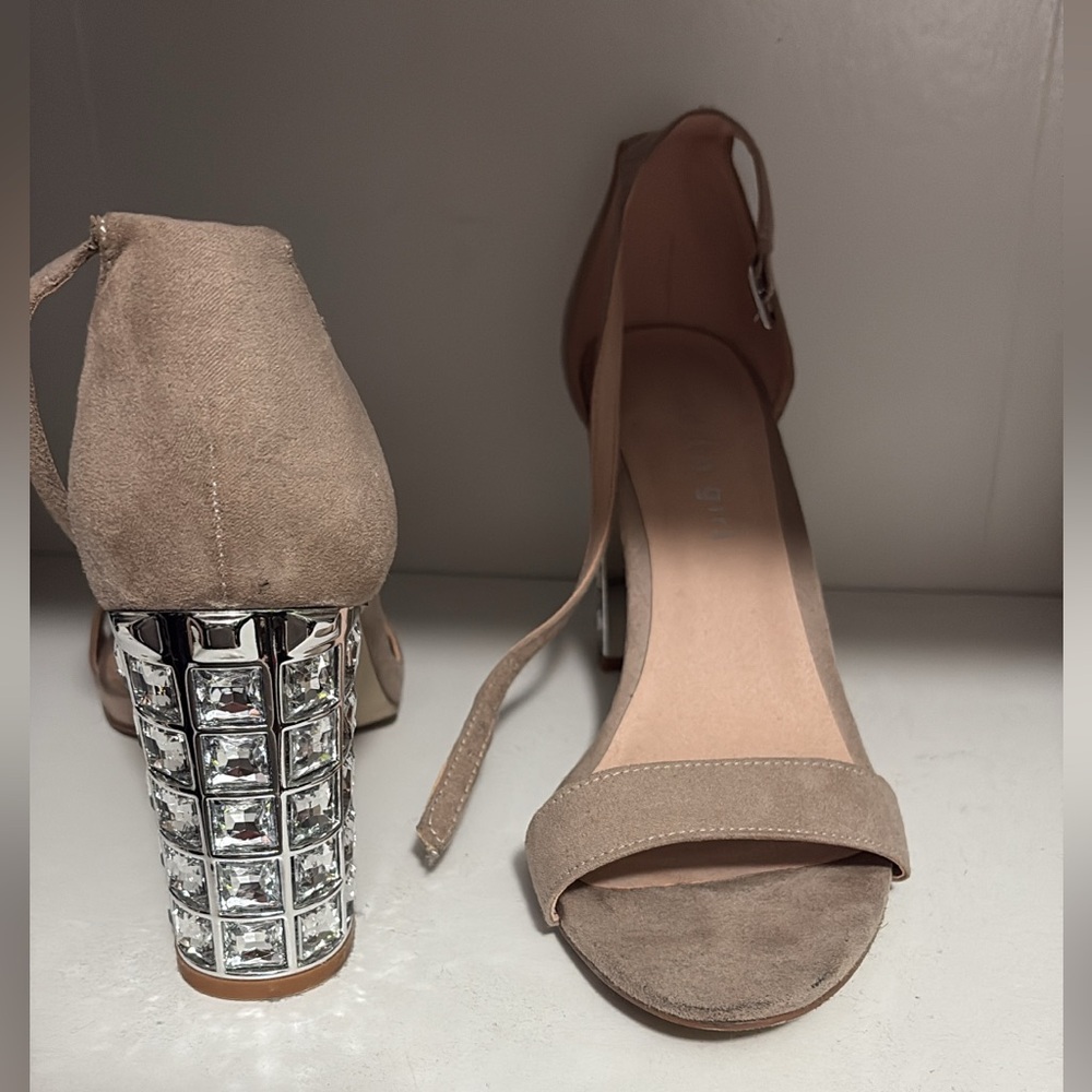 Steve Madden Elegant Beige Suede Heels with Crystal Block size 8